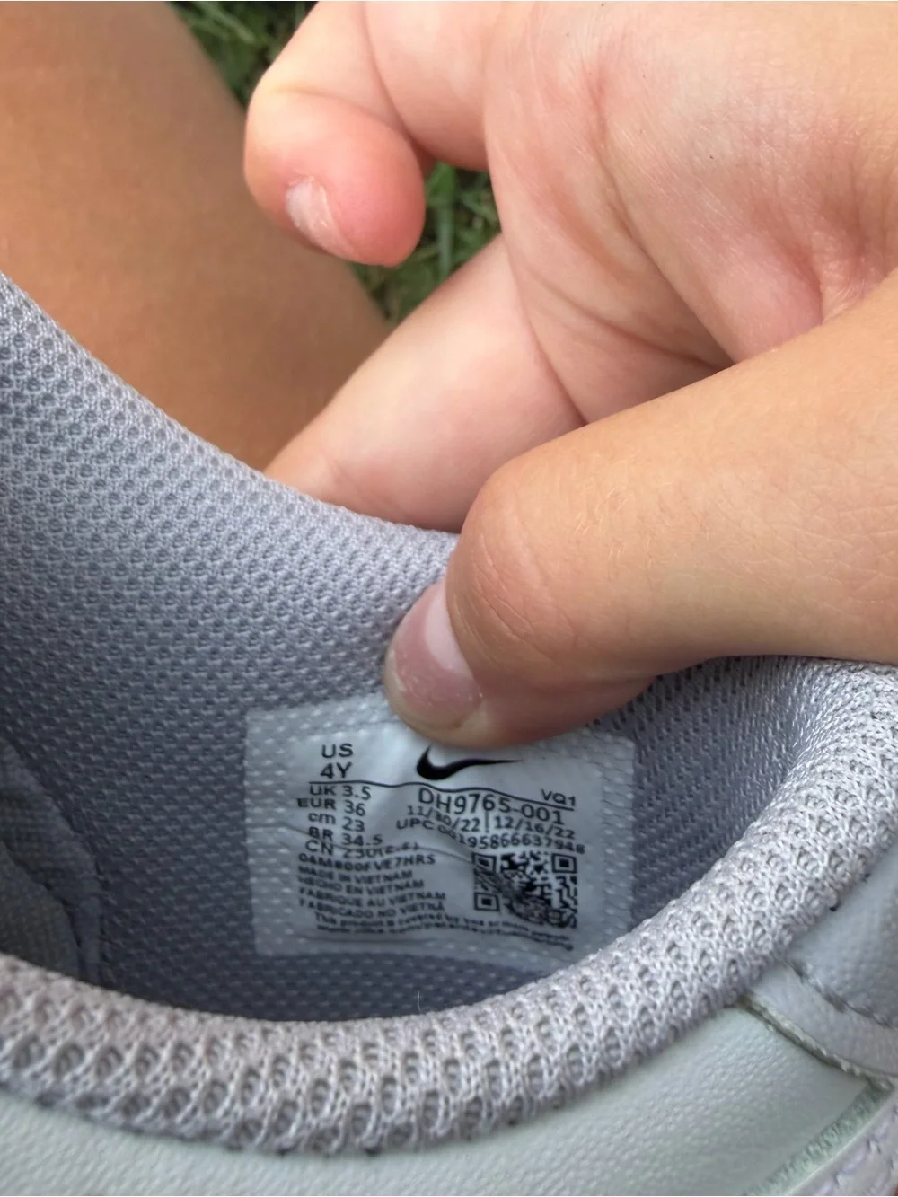 Nike Light Gray and White Low-Top Sneakers youth size 4, woman’s 6 - Picture 3 of 5